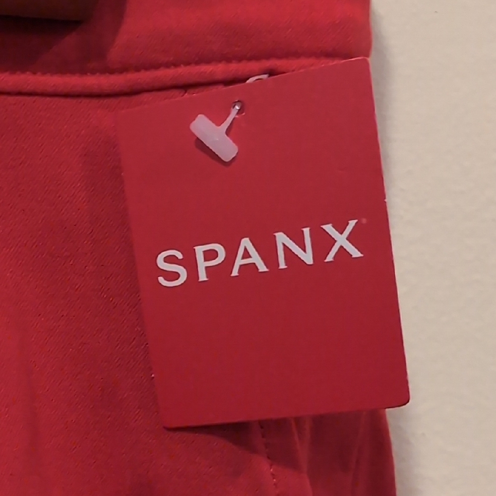 SPANX Red Cropped Pants with Elastic Waistband and Tapered Fit - Picture 3 of 9